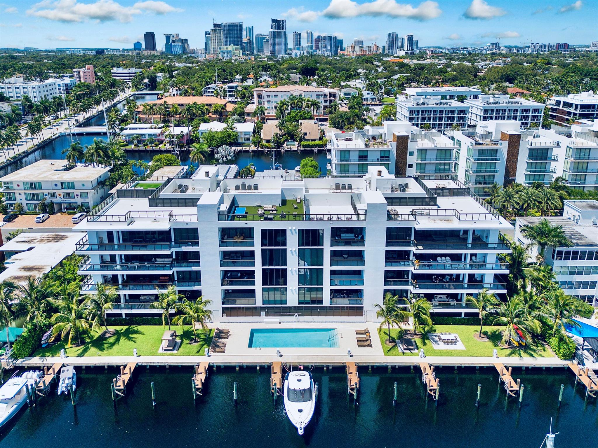 AQUALUNA LAS OLAS CONDO - Residential