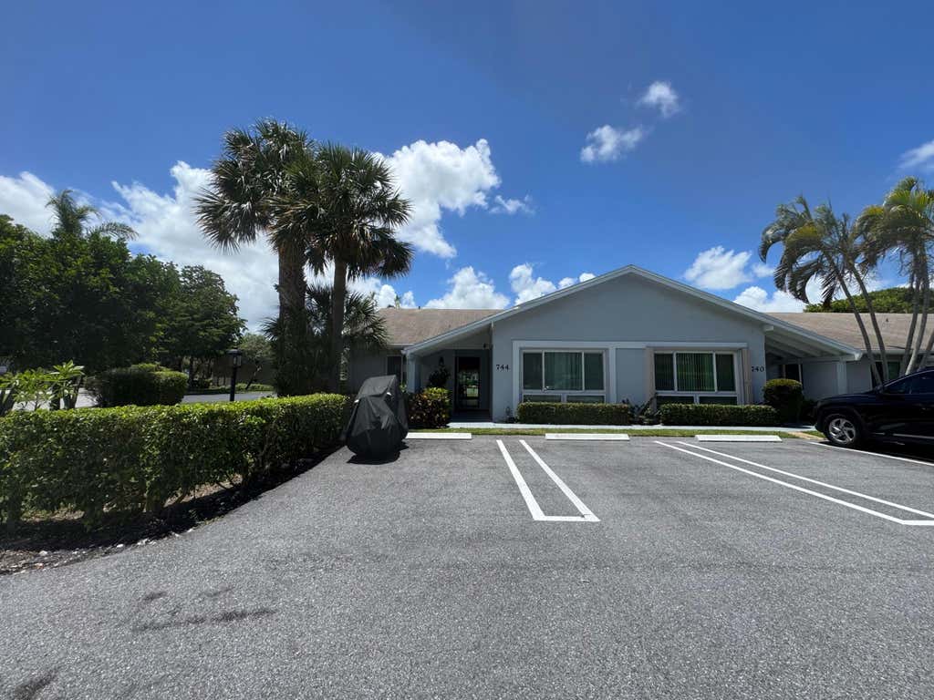 Photo of 744 Lago Road #1f, Delray Beach, FL 33445 (MLS # B26037994)