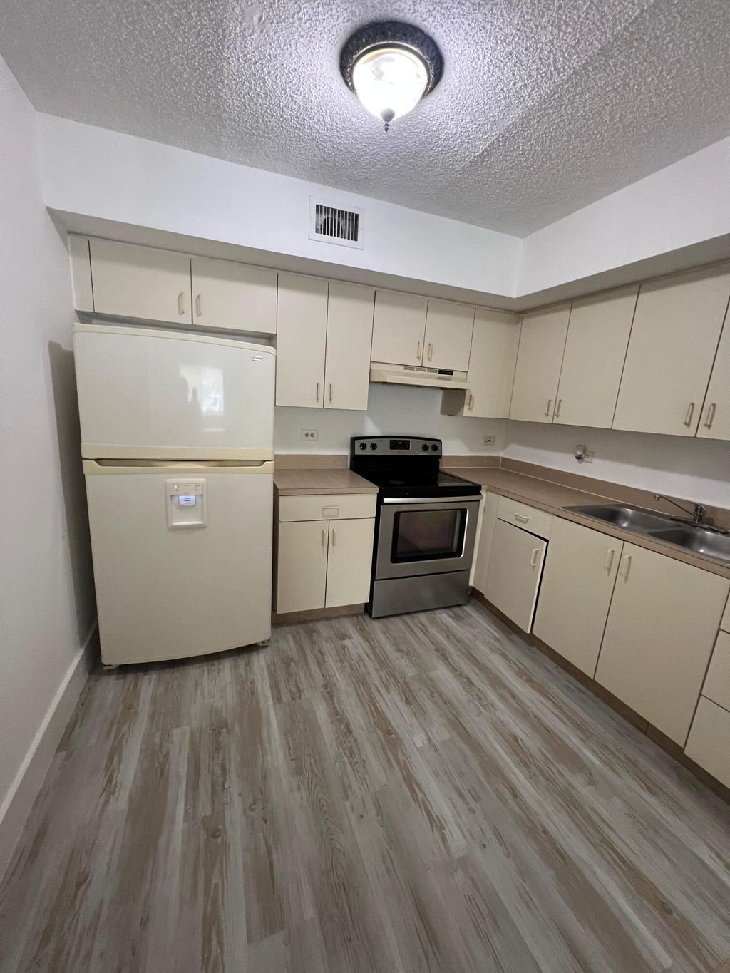 Photo of 3700 N 56th Avenue #1003, Hollywood, FL 33021 (MLS # B26000104)