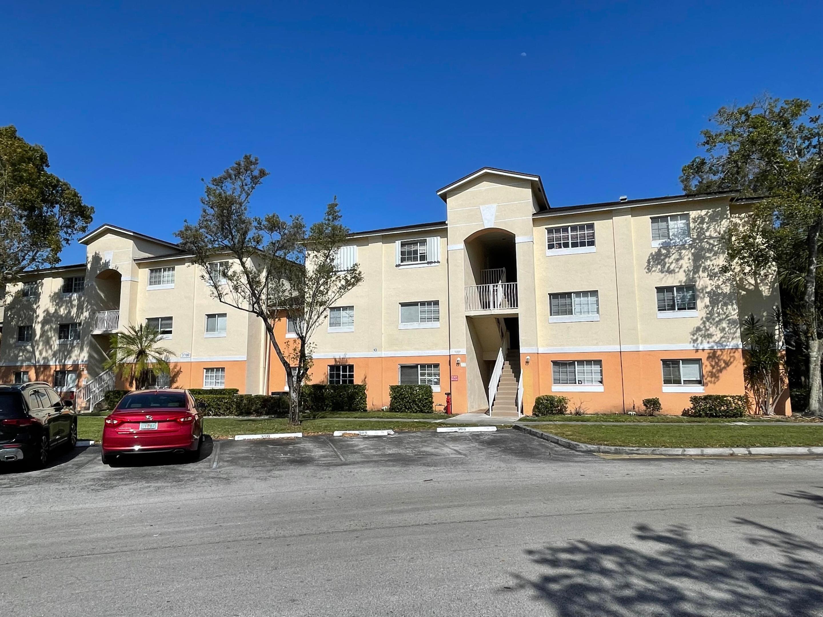 LAKEWOOD AT EMERALD HILLS CONDO - Residential Lease