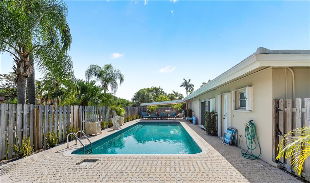 Coral Woods 33-25 B - Residential