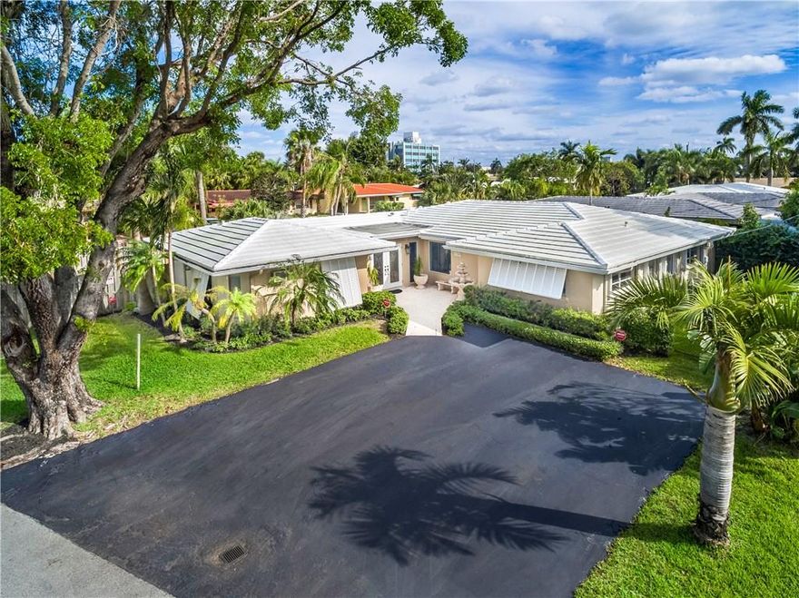 GORGEOUS SINGLE FAMILY, 4-BED & 3-BATH IN DESIRABLE CORAL WOODS NEIGHBORHOOD IN OAKLAND PARK, CORNER LOT HOME W/ POOL, FORMAL DINING ROOM, LARGE & OPEN KITCHEN W/ MAPLE CABINETS, GRANITE COUNTERTOPS & STAINLESS STEEL APPLIANCES LIKE PROFESSIONAL SERIES STOVE & 36 CUBIC FOOT REFRIGERATOR, BREAKFAST NOOK, BATHROOM W/ WALK-IN WHIRLPOOL TUB, COVERED PATIO AWNING, WINDOWS HAVE ACCORDION SHUTTERS, PERFECT HOME FOR ENTERTAINING AND GREAT VACATION RENTALS.