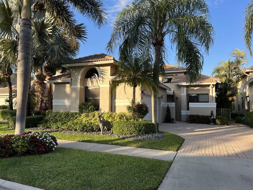 Beautiful one story home in the Hampton Court subdivision of The Polo Club. Mandatory Membership required.