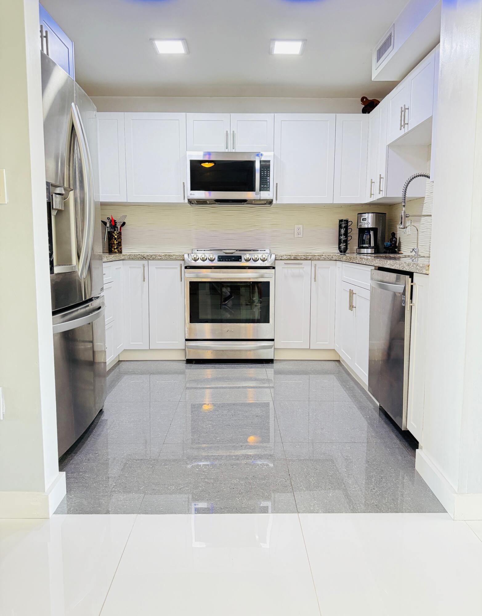 4164 Inverrary Drive 404