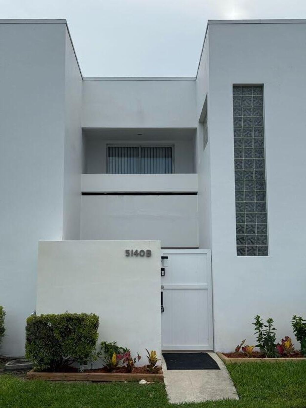 Photo of 5140 ELMHURST Road #B, West Palm Beach, FL 33417 (MLS # B26055499)