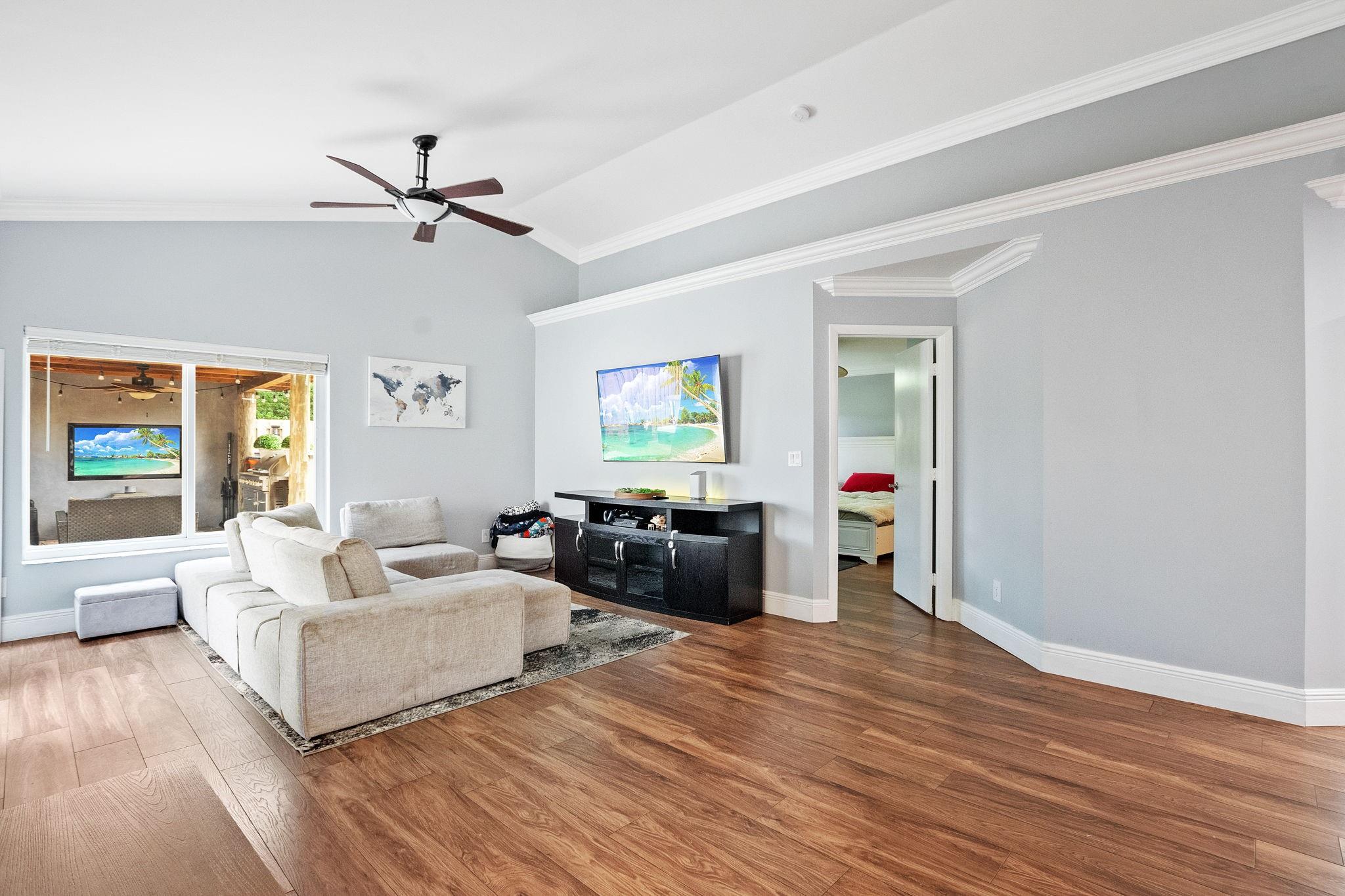 8951 Lake Park Cir