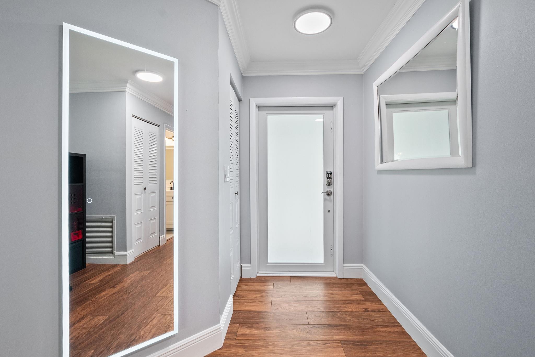 8951 Lake Park Cir