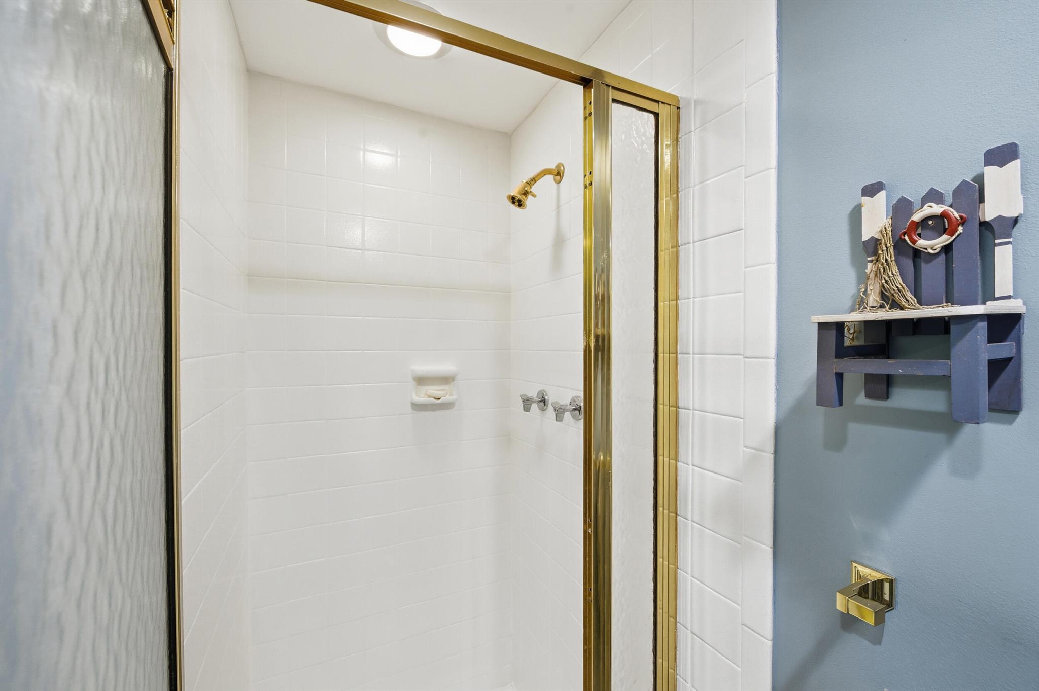 KINGS POINT - Residential