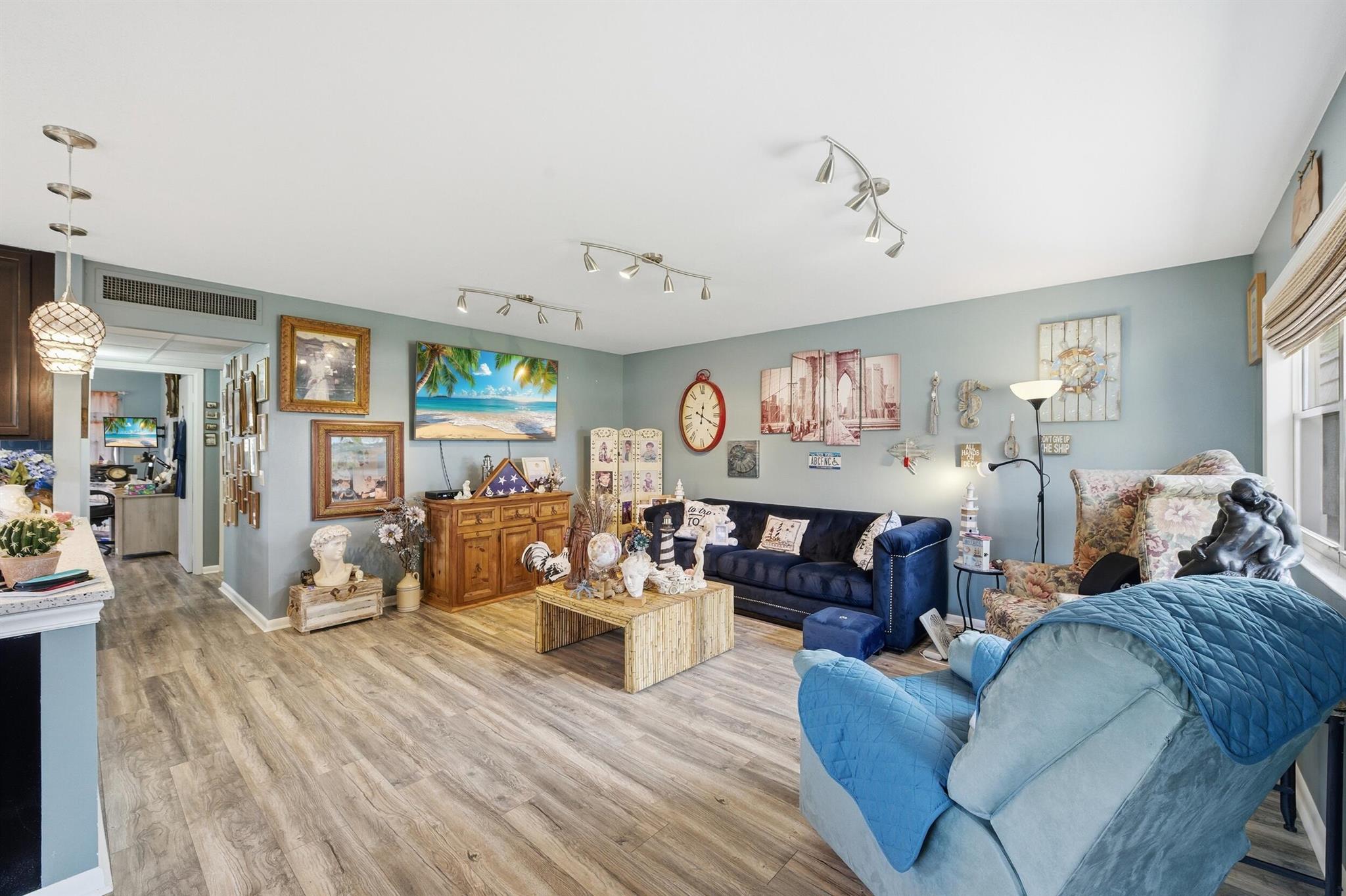 KINGS POINT - Residential