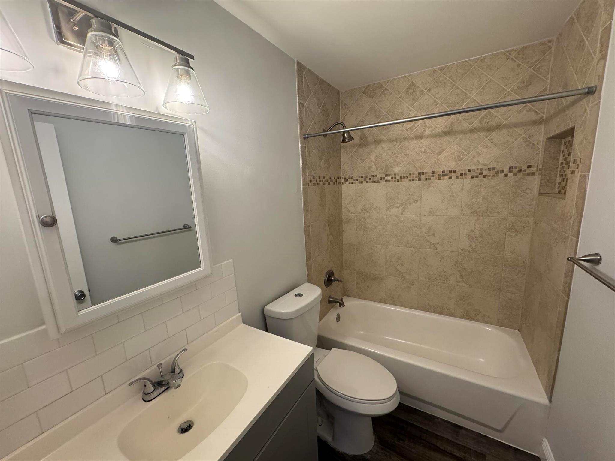 CASTLEWOOD CONDO - Residential Lease