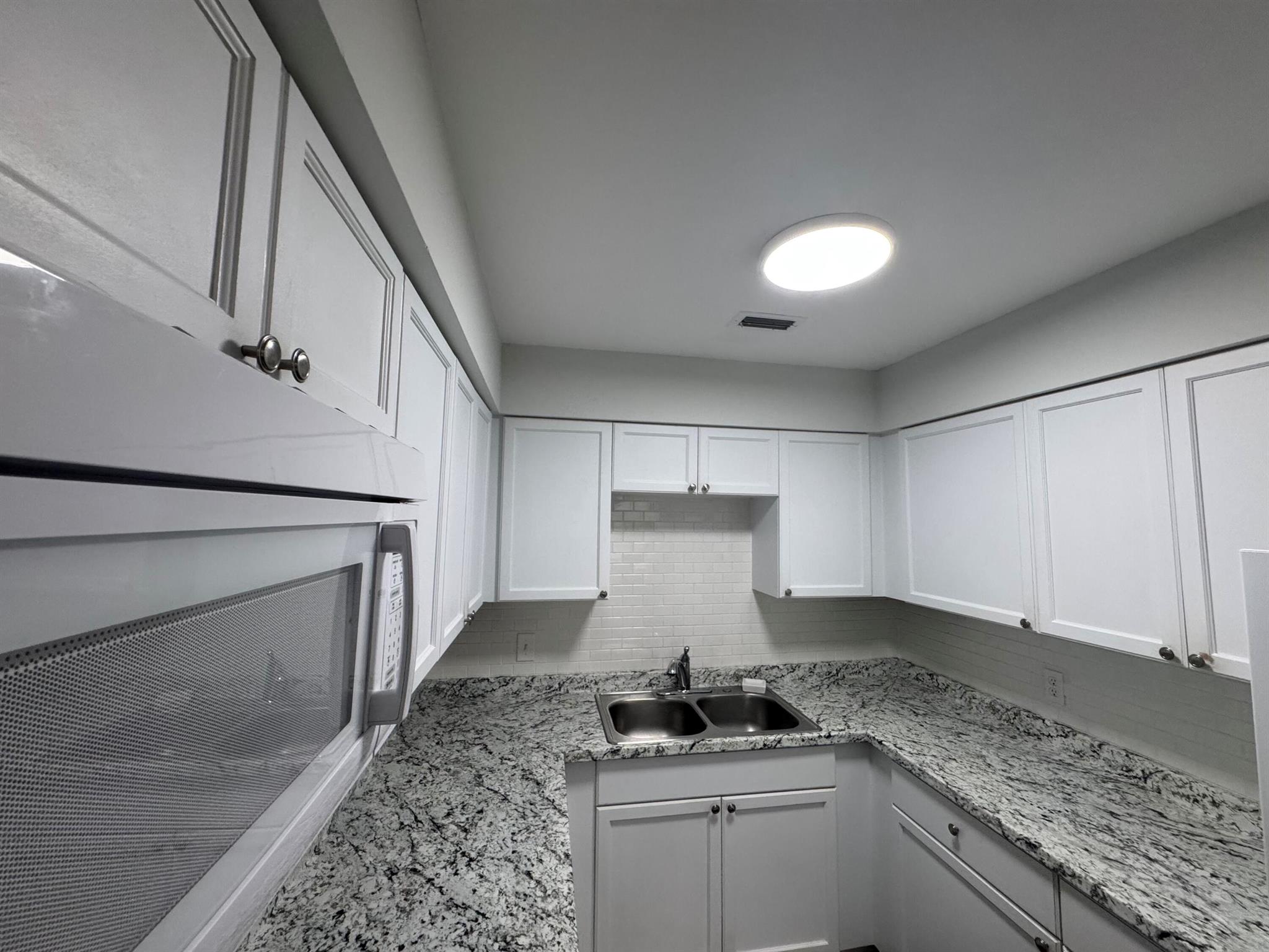 CASTLEWOOD CONDO - Residential Lease