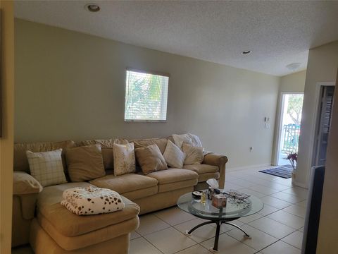 Condominium in Pembroke Pines FL 7760 22 St 3.jpg