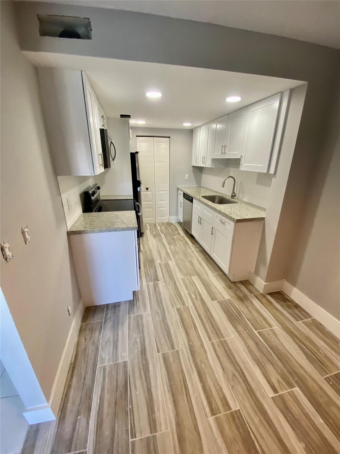 Palm Village Club Condo - Residential Lease