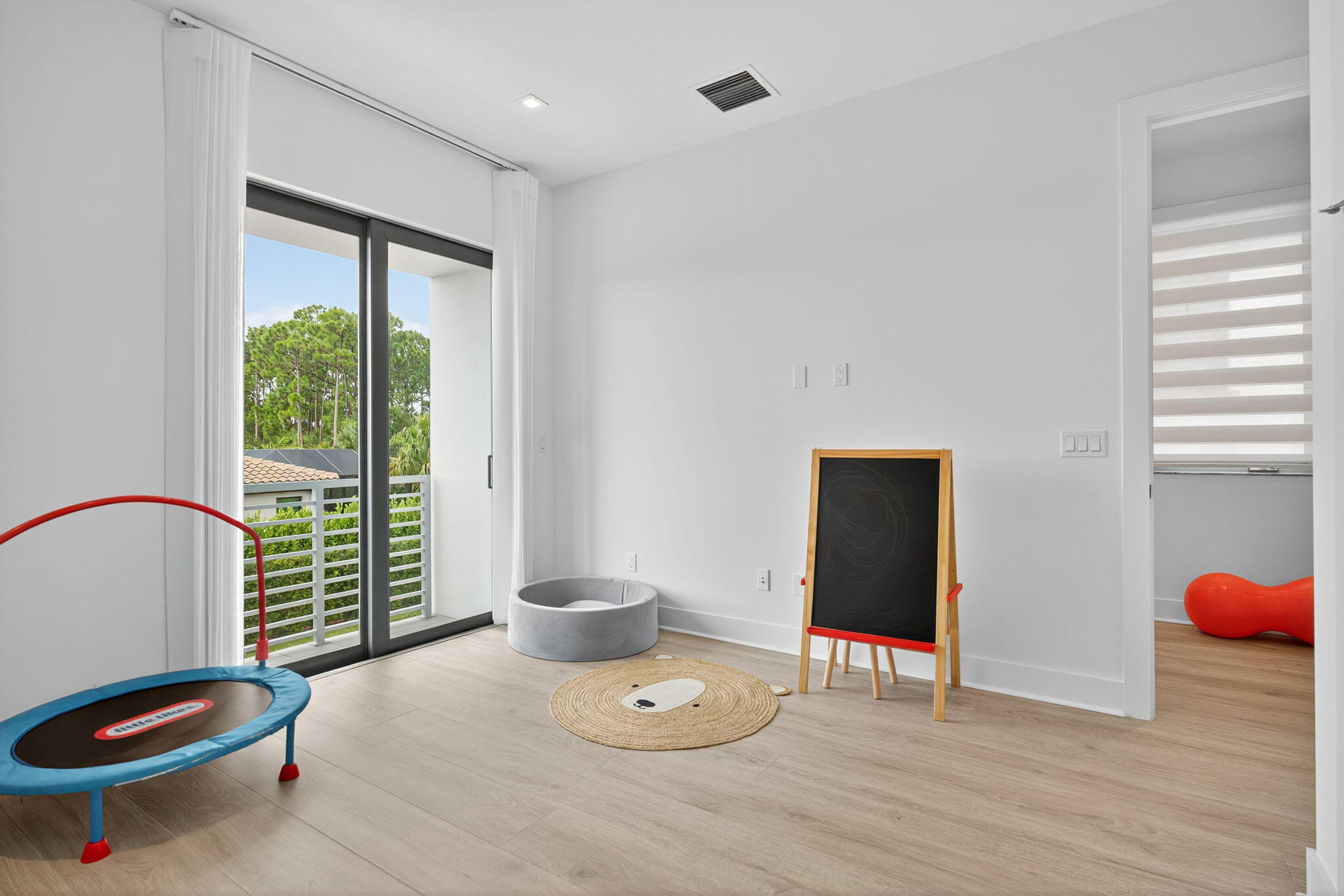 ALTON NEIGHBORHOOD - Residential Lease