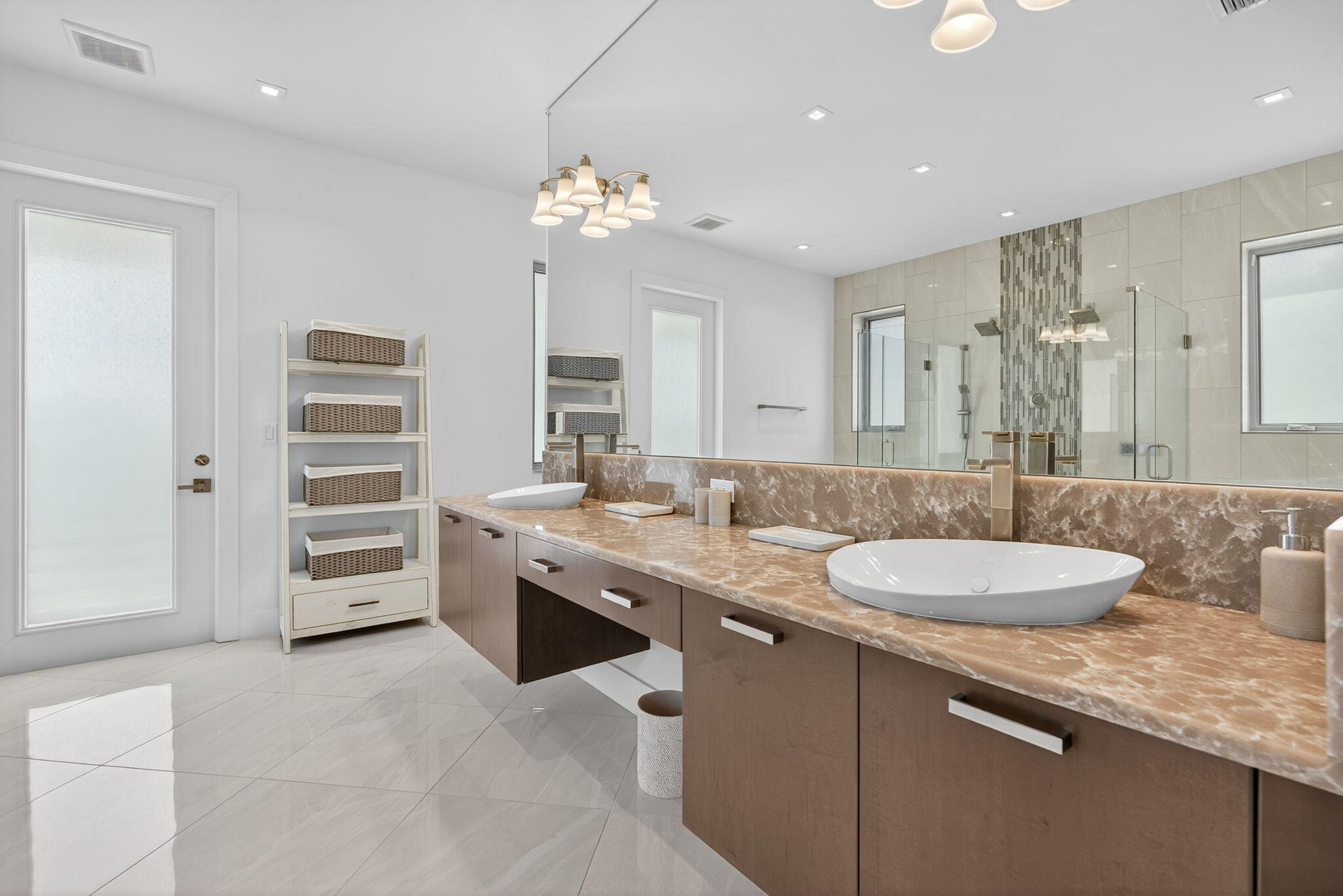 ALTON NEIGHBORHOOD - Residential Lease