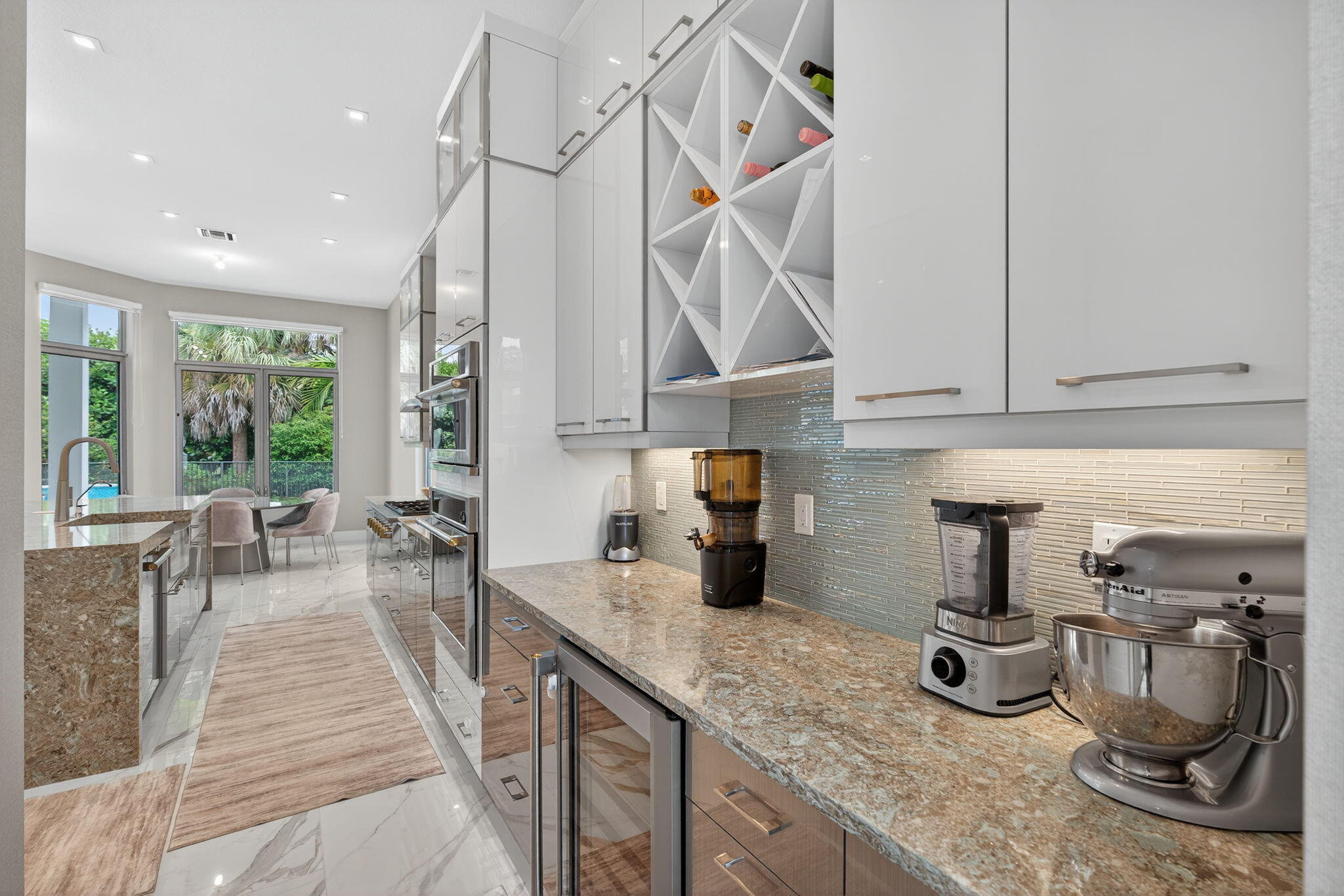 ALTON NEIGHBORHOOD - Residential Lease