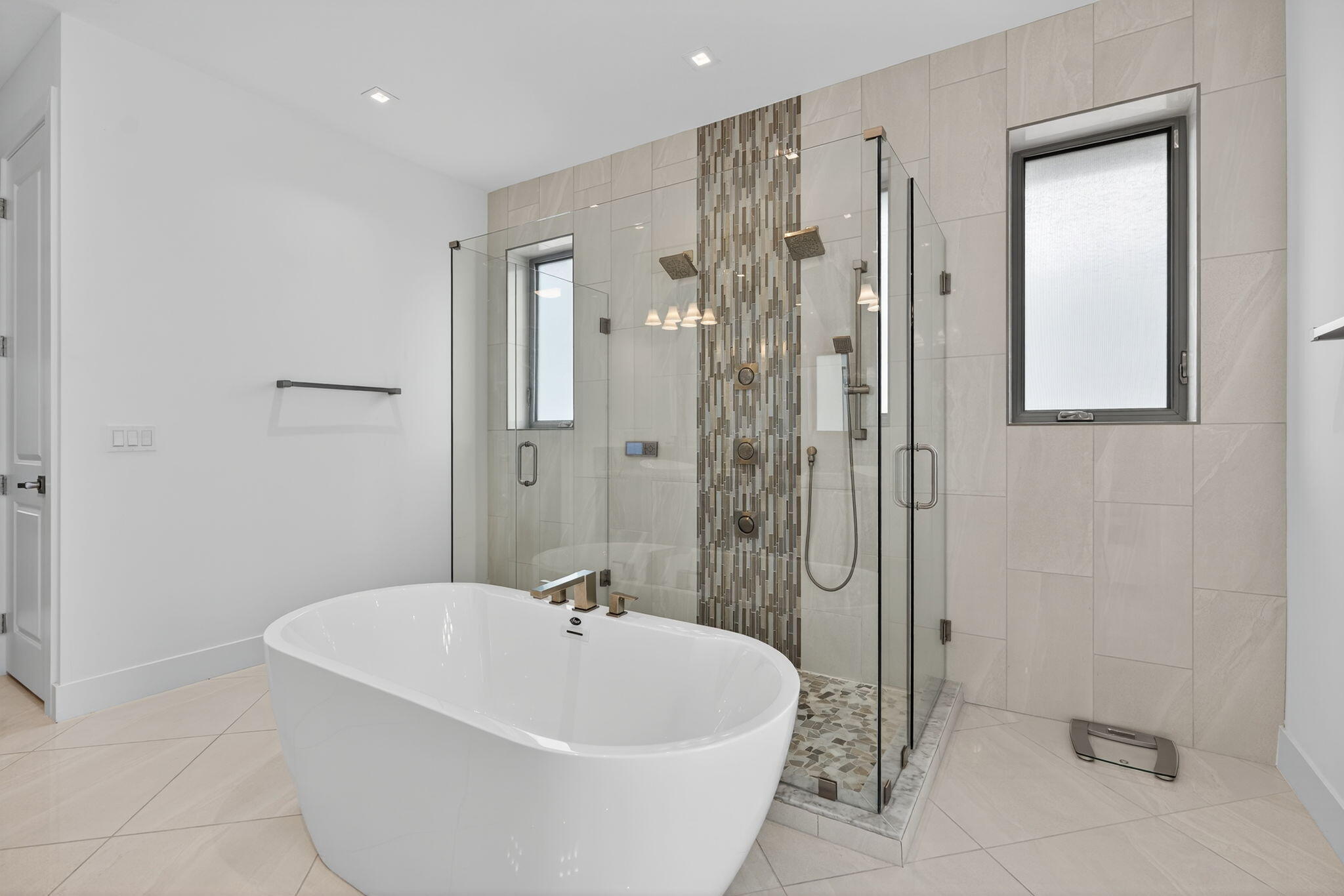 ALTON NEIGHBORHOOD - Residential Lease