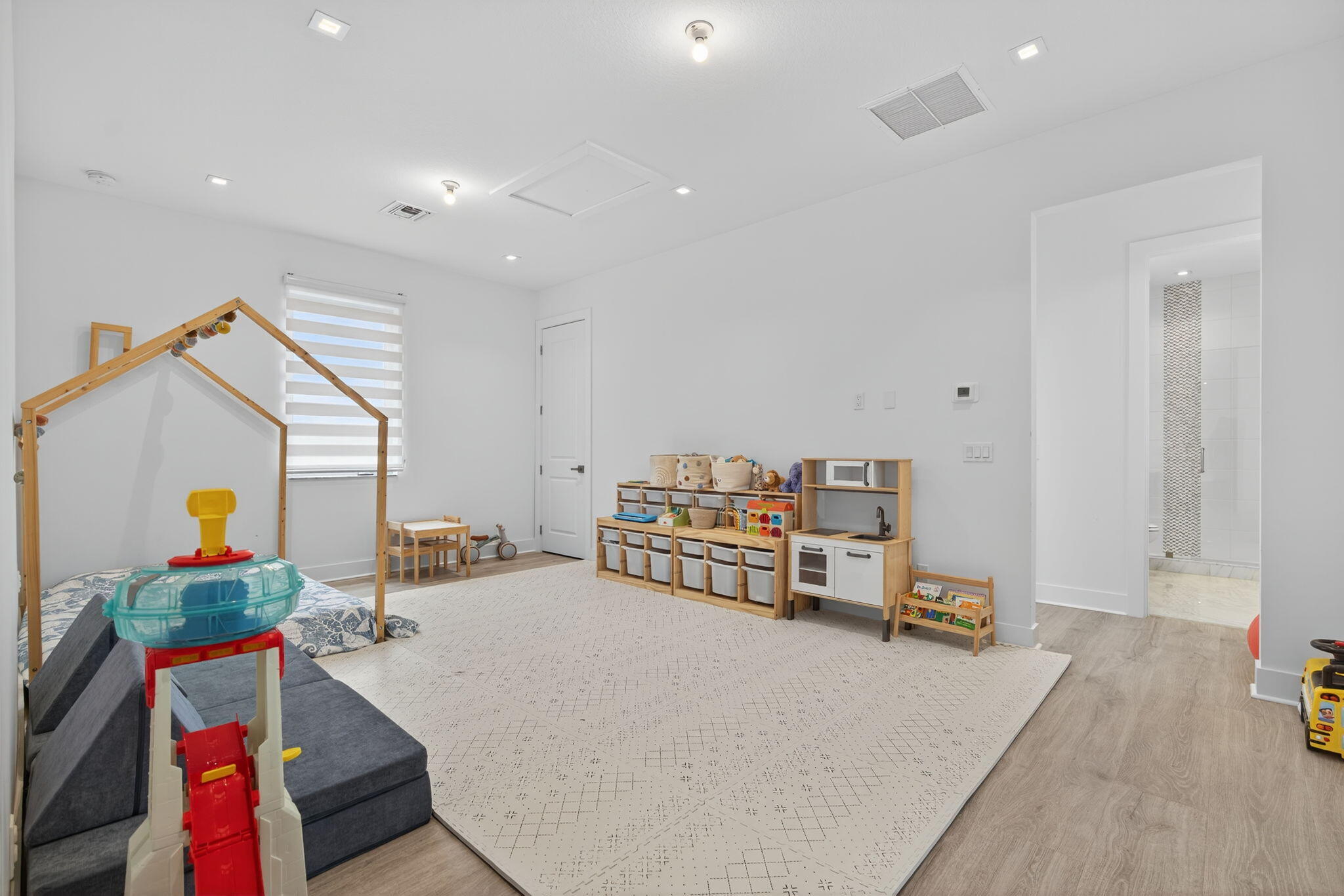 ALTON NEIGHBORHOOD - Residential Lease