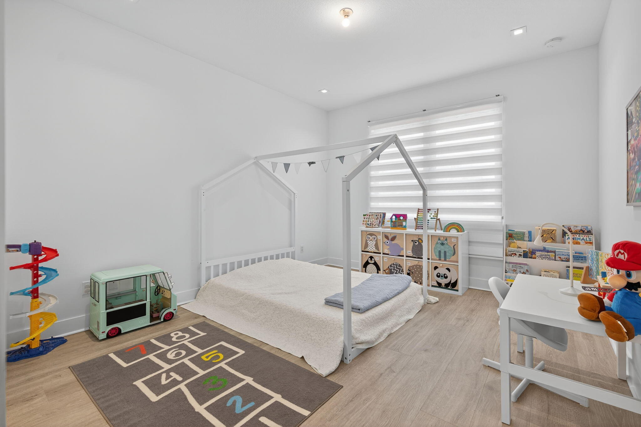 ALTON NEIGHBORHOOD - Residential Lease