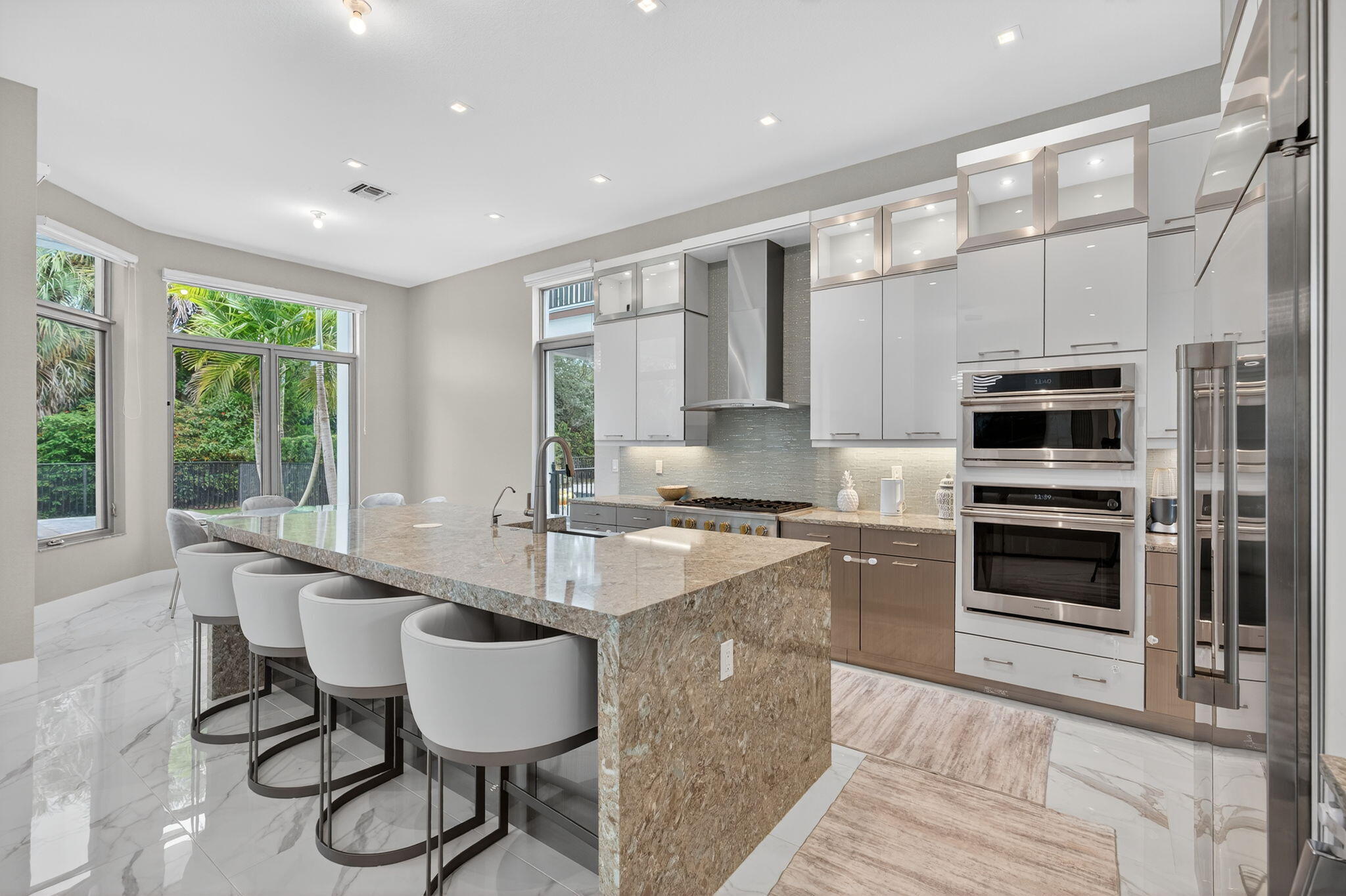 ALTON NEIGHBORHOOD - Residential Lease