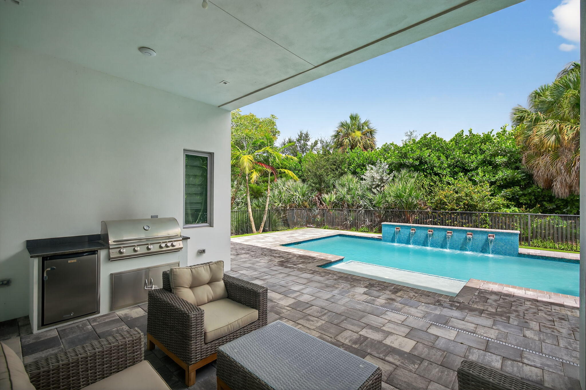 ALTON NEIGHBORHOOD - Residential Lease