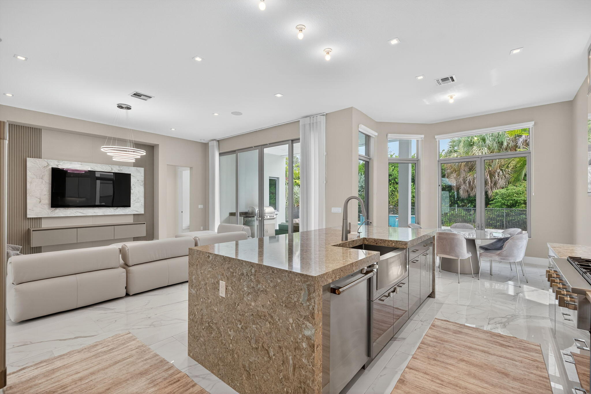 ALTON NEIGHBORHOOD - Residential Lease