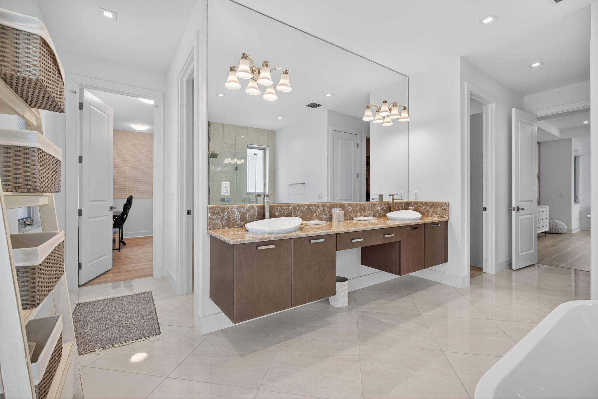 ALTON NEIGHBORHOOD - Residential Lease