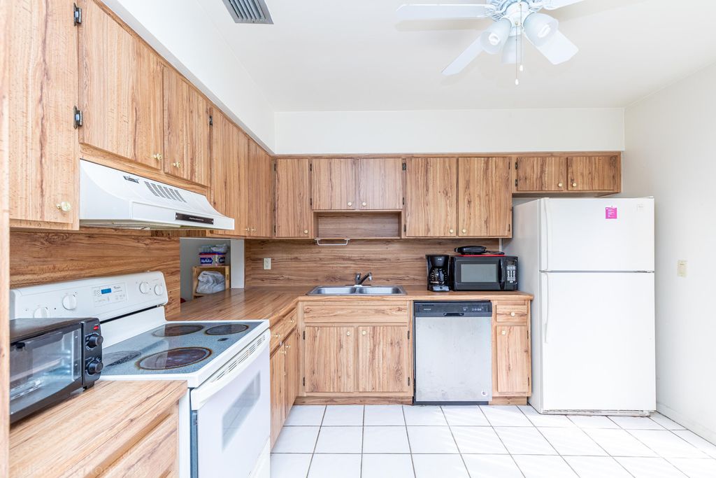 Photo of 6989 NW 29th Lane, Fort Lauderdale, FL 33309 (MLS # B26017494)