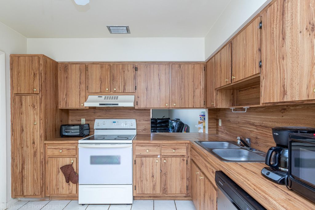 Photo of 6989 NW 29th Lane, Fort Lauderdale, FL 33309 (MLS # B26017494)