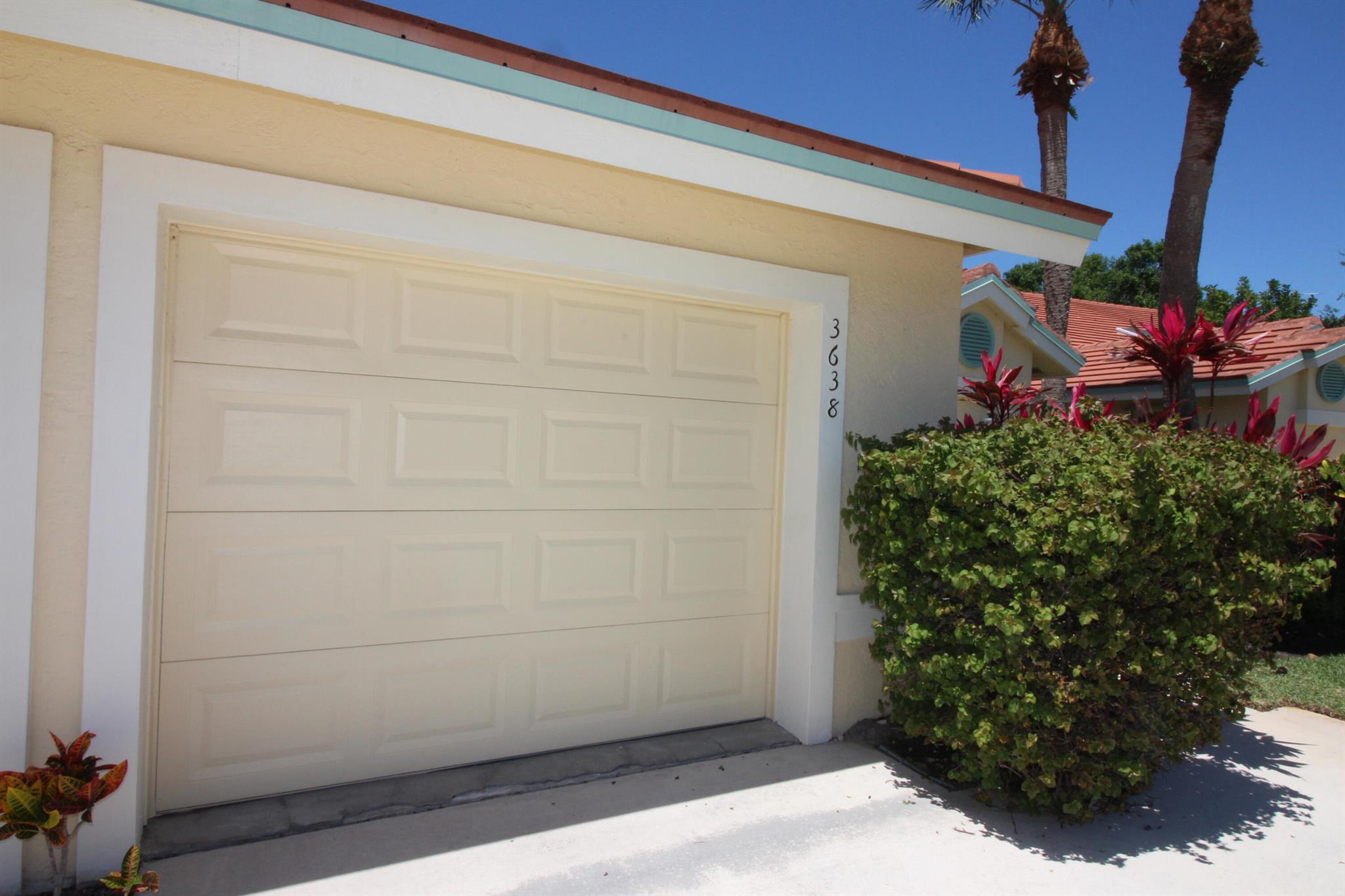 3638 SW Whispering Sound Drive