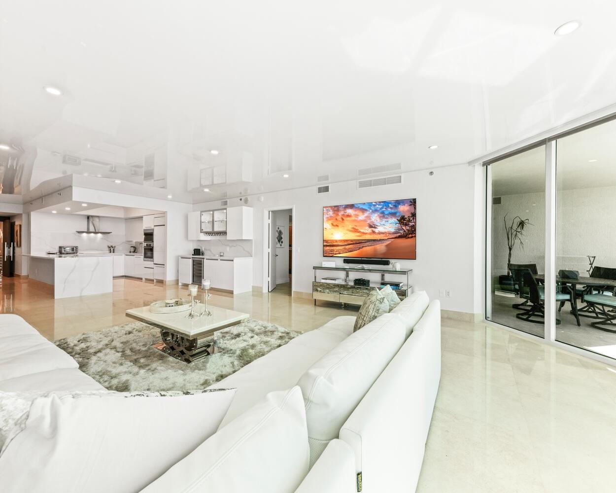 Las Olas Beach Club - Residential