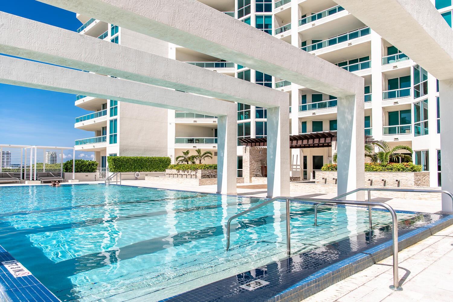Las Olas Beach Club - Residential