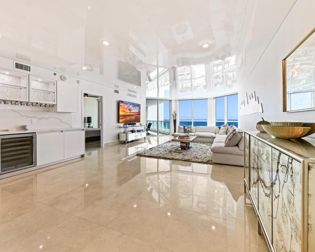 Las Olas Beach Club - Residential