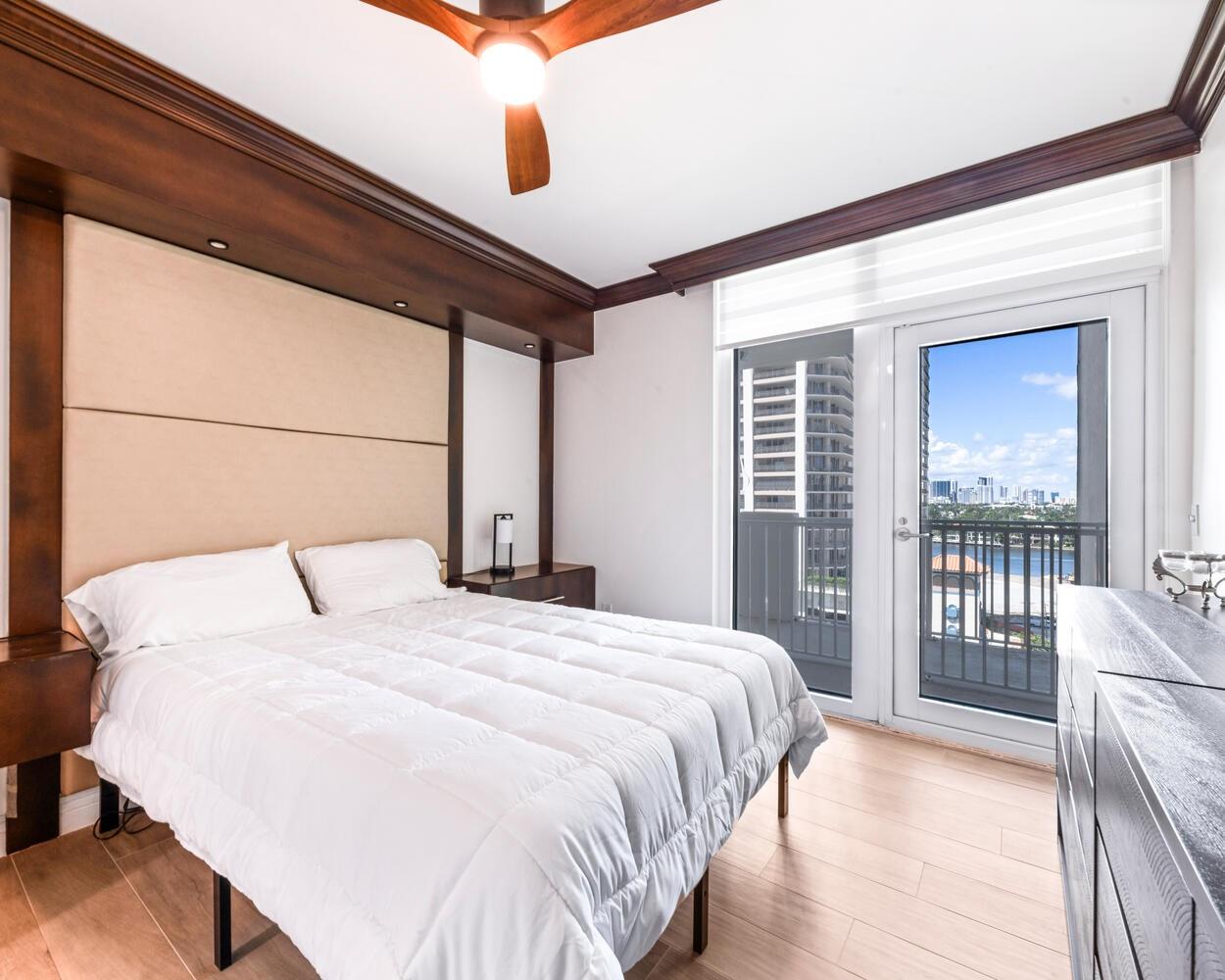 Las Olas Beach Club - Residential