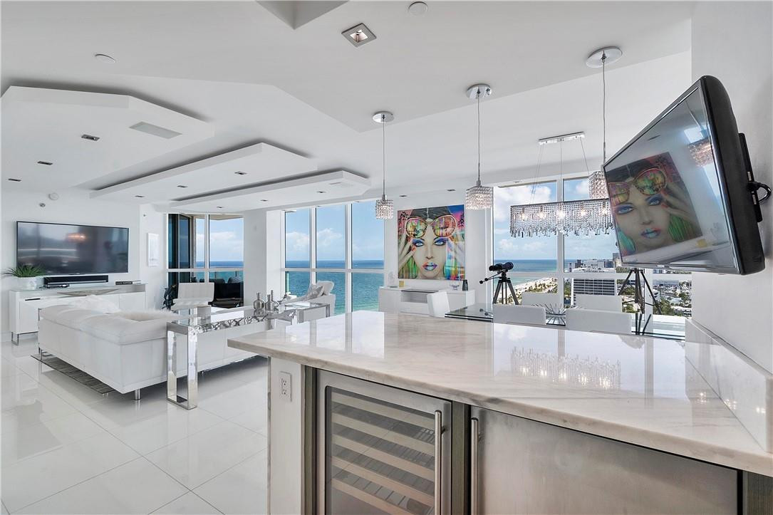 LAS OLAS BEACH CLUB - Residential