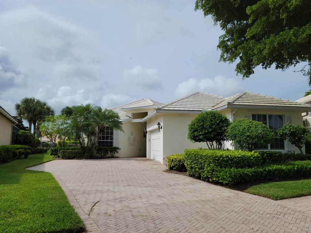 Photo of 116 Victoria Bay Court, Palm Beach Gardens, FL 33418 (MLS # R10741994)