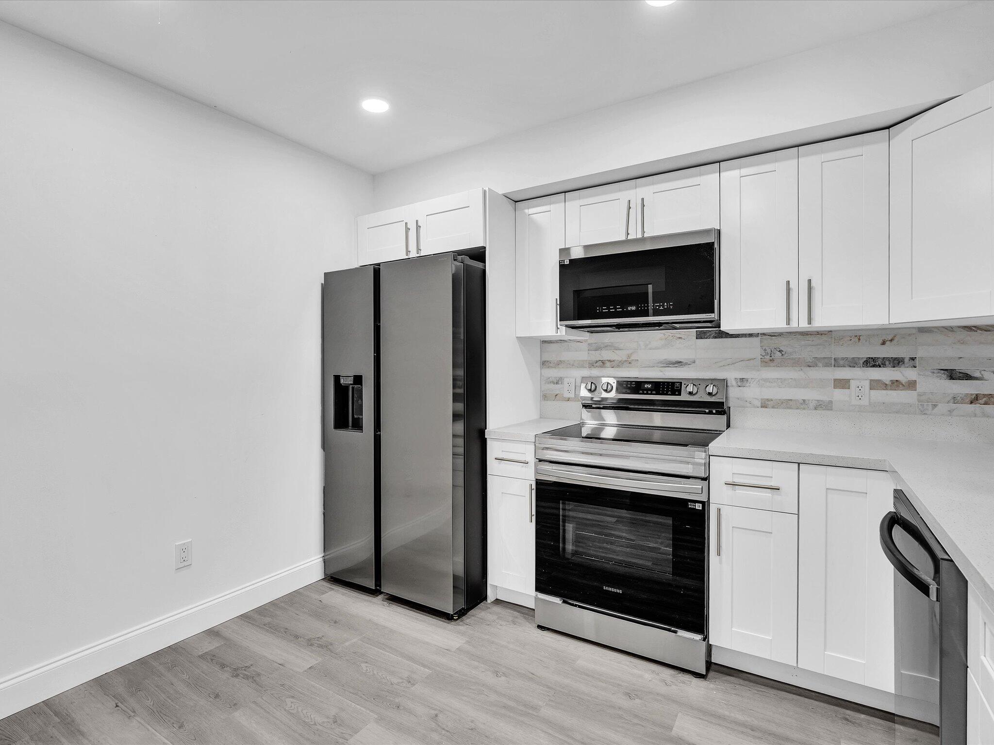 HOLLYWOOD GARDENS - Residential