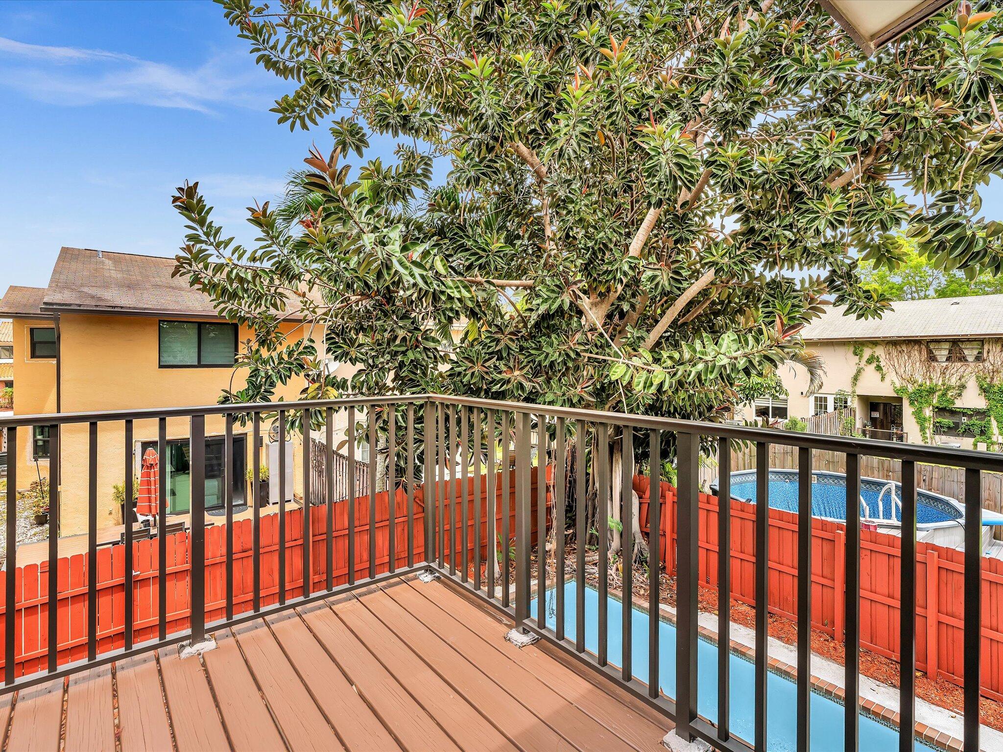 HOLLYWOOD GARDENS - Residential