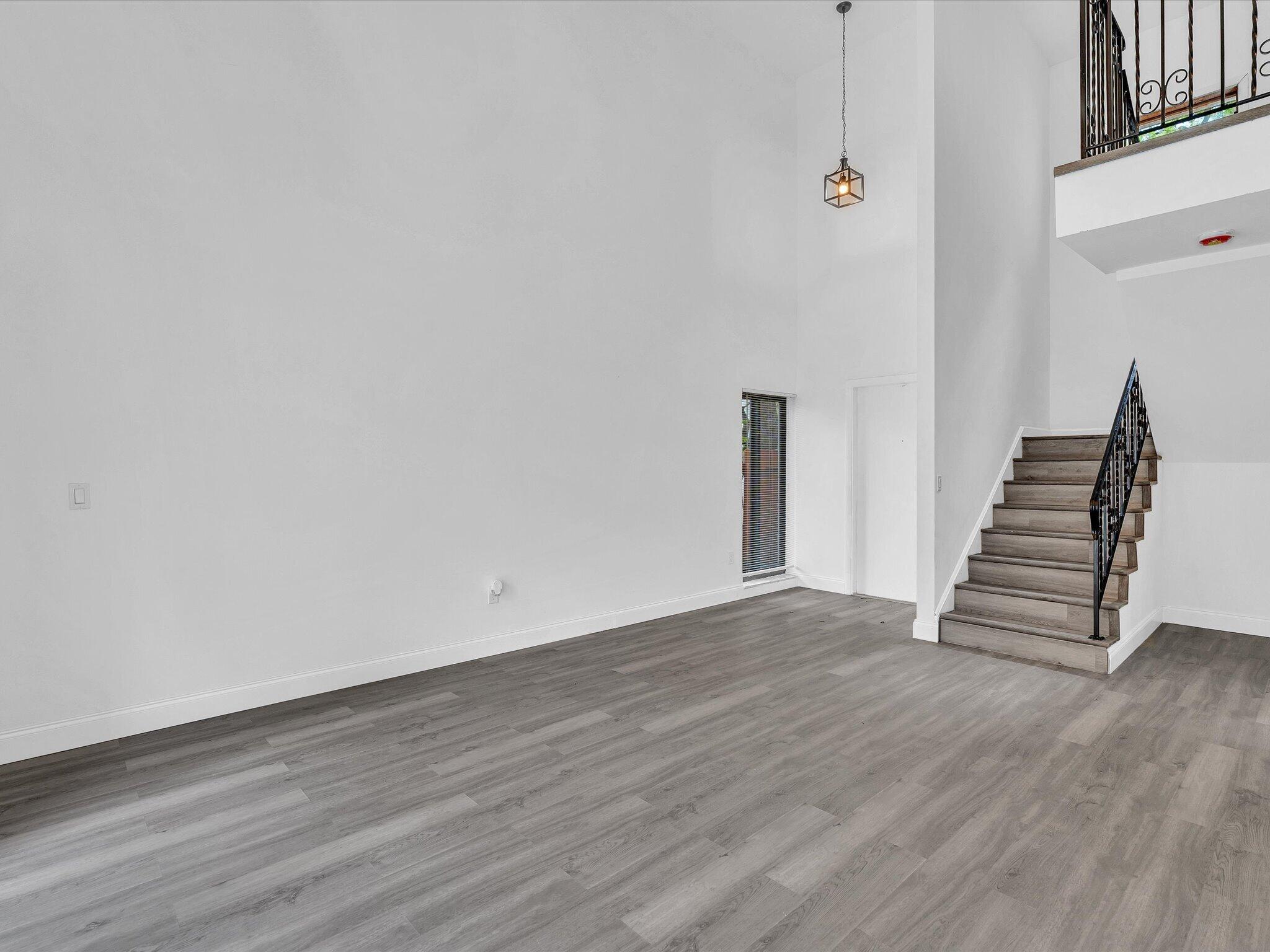 HOLLYWOOD GARDENS - Residential