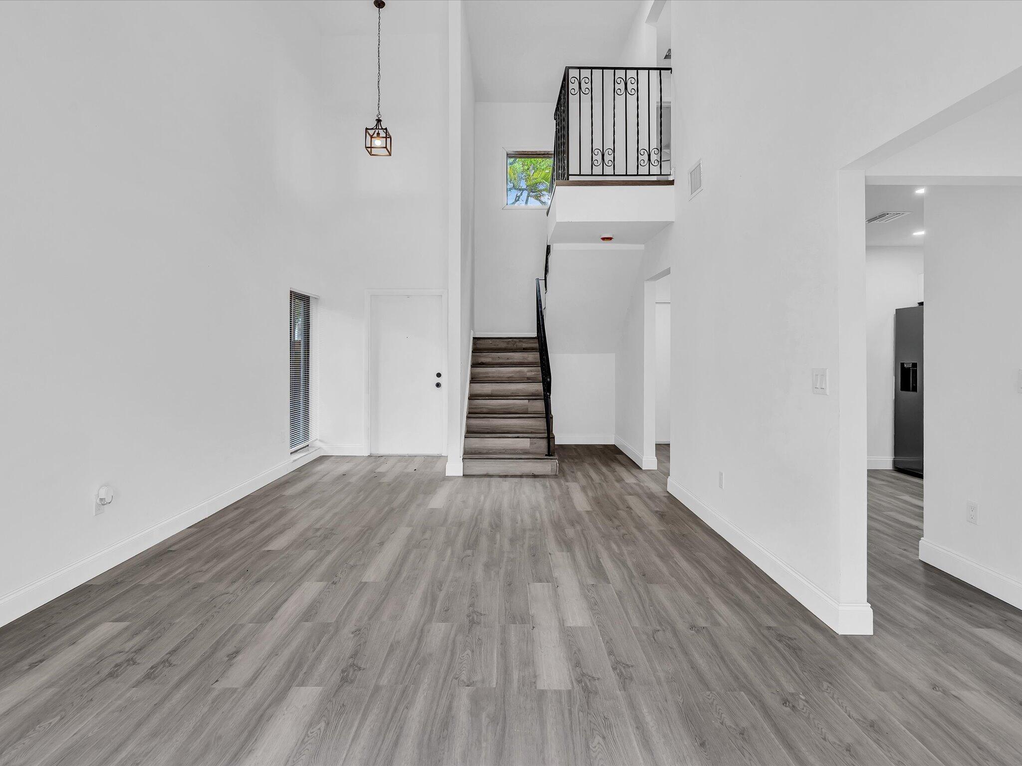 HOLLYWOOD GARDENS - Residential