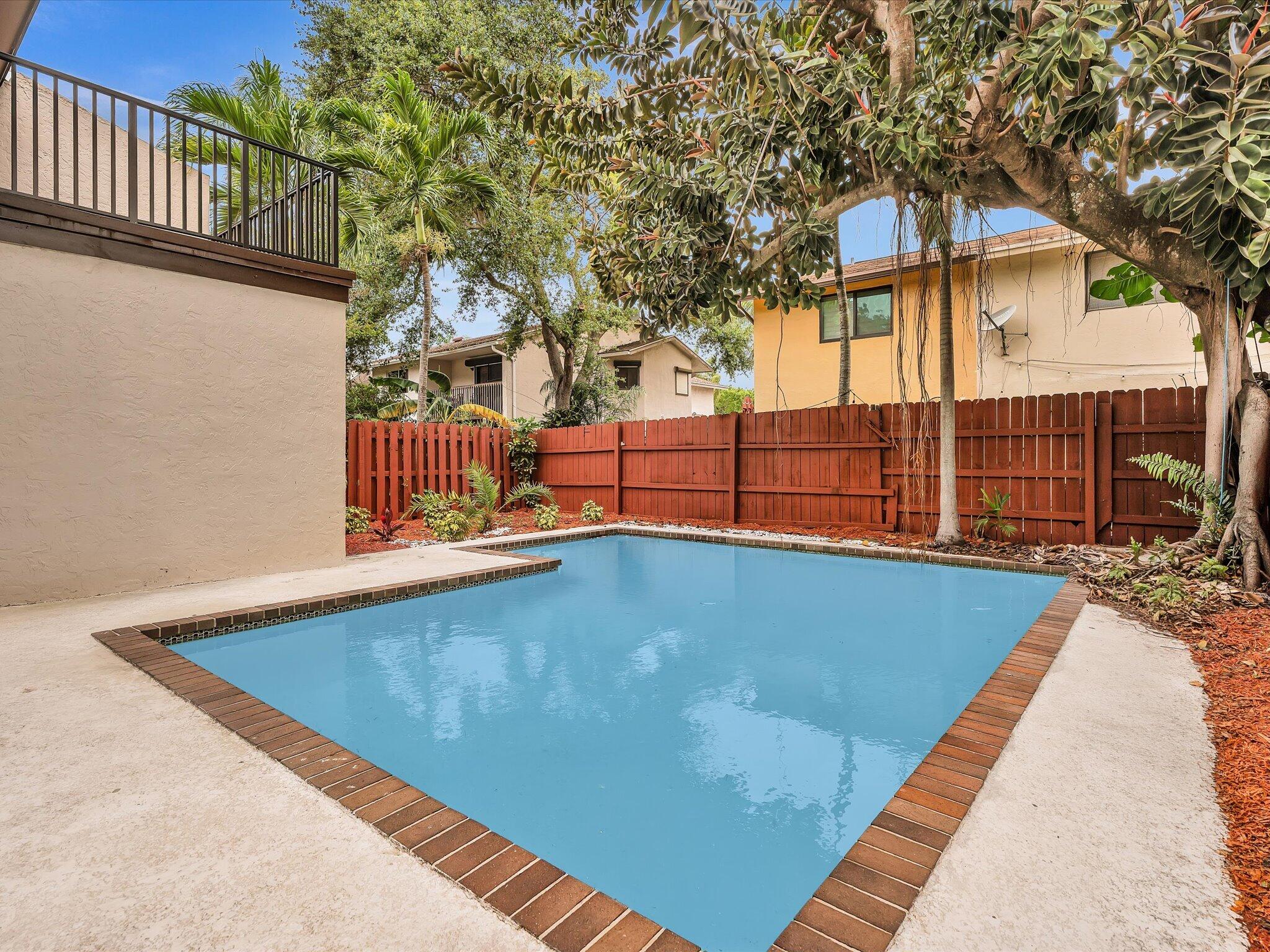 HOLLYWOOD GARDENS - Residential