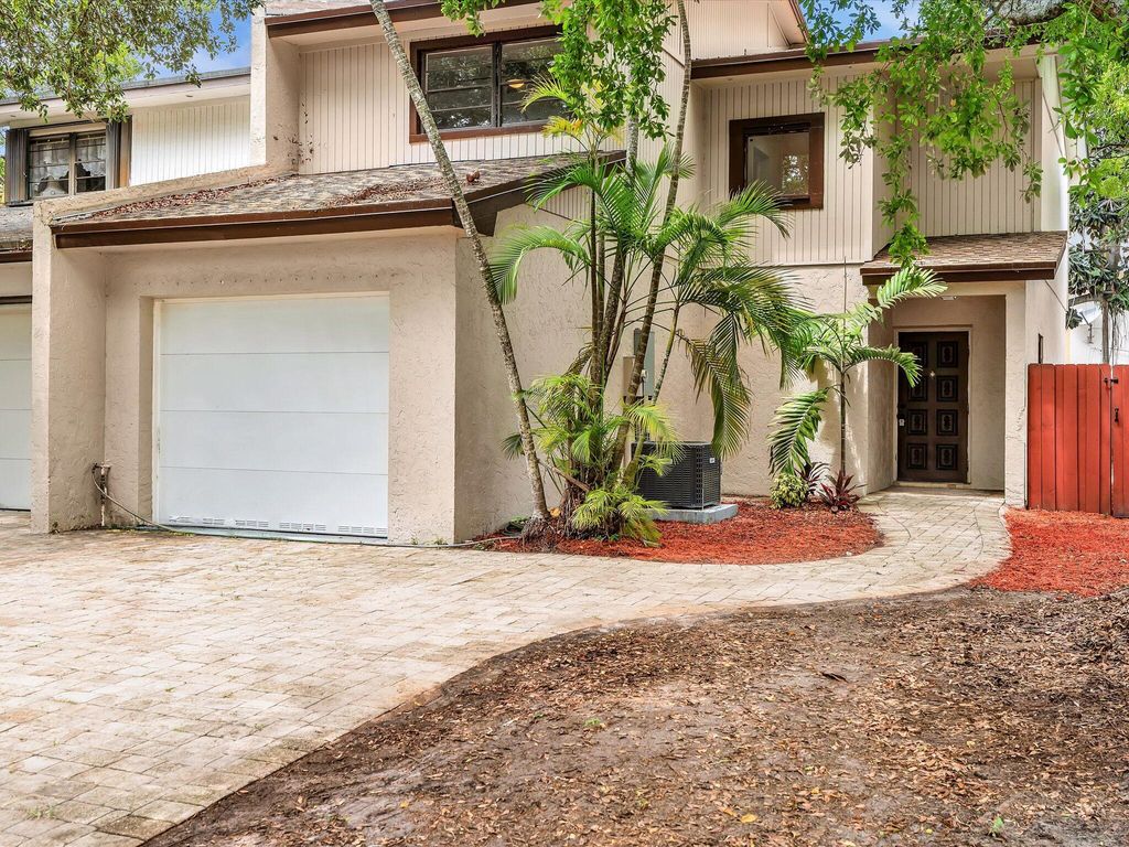 Photo of 3841 Farragut Street, Hollywood, FL 33021 (MLS # B26017646)