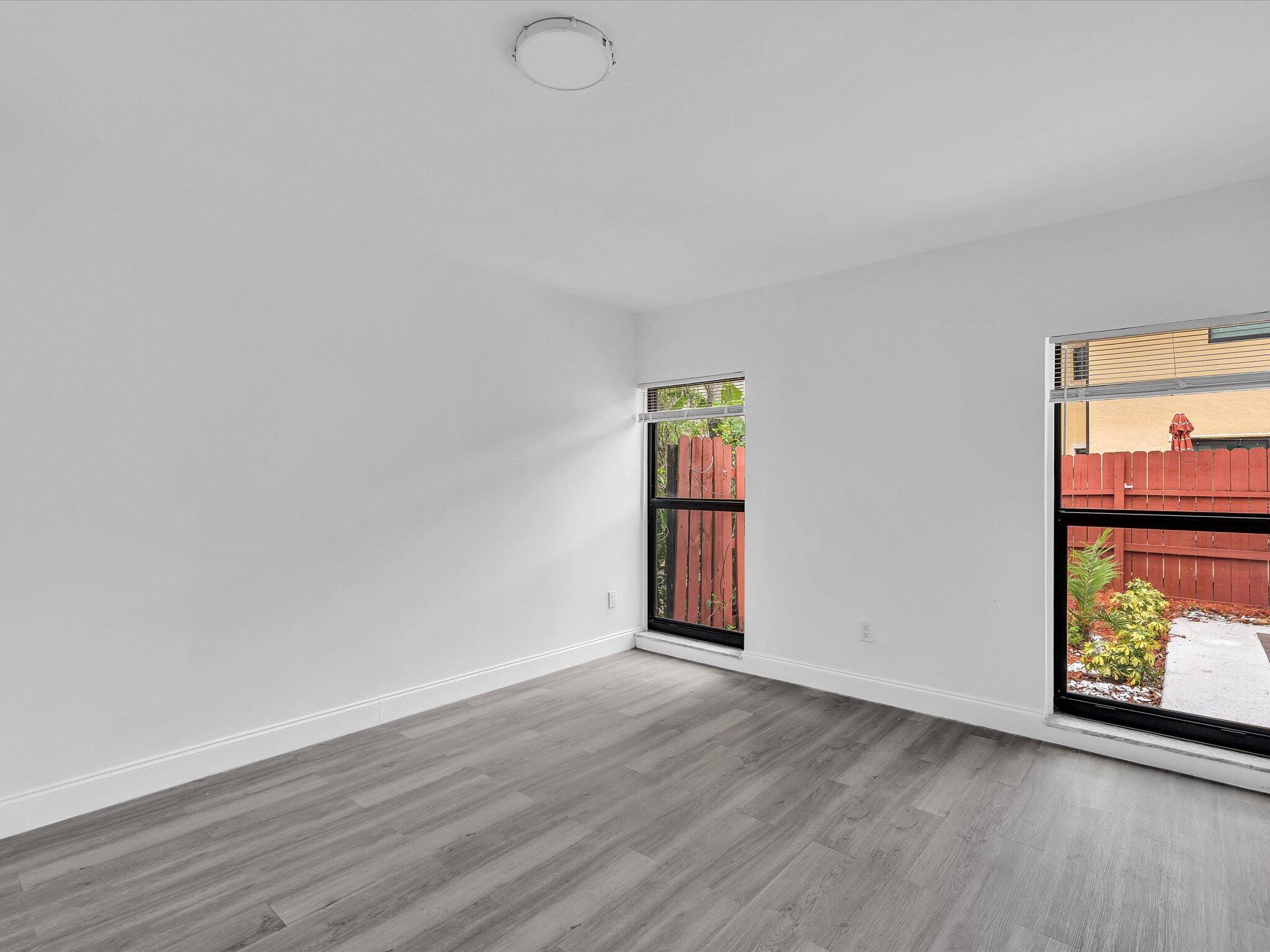 HOLLYWOOD GARDENS - Residential