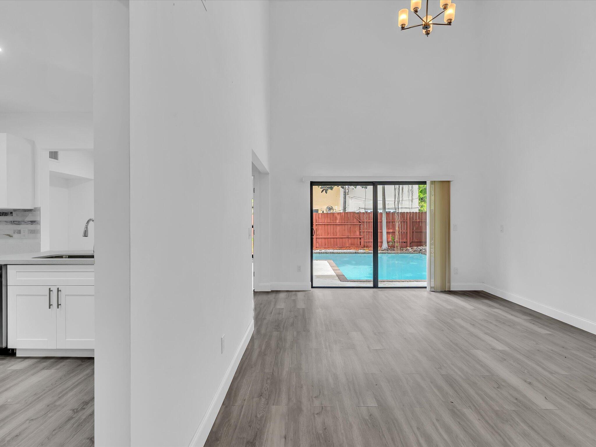 HOLLYWOOD GARDENS - Residential