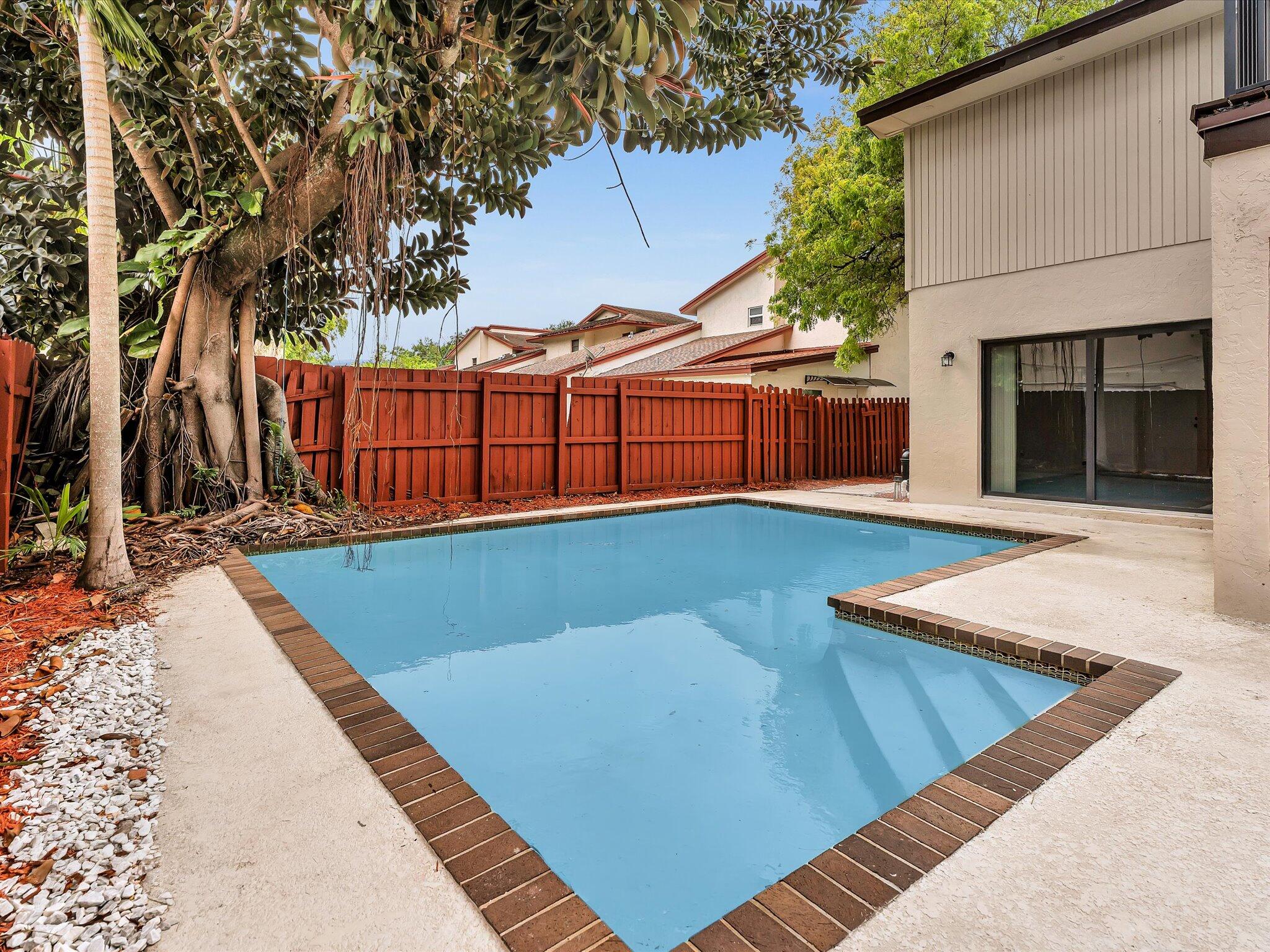 HOLLYWOOD GARDENS - Residential