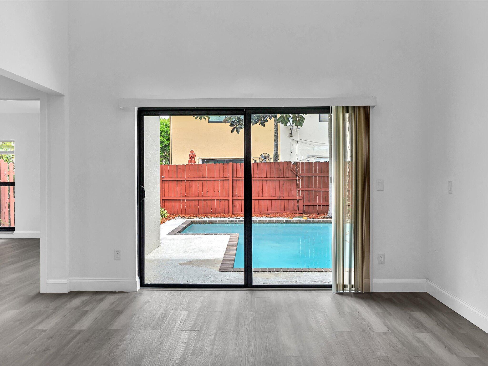 HOLLYWOOD GARDENS - Residential