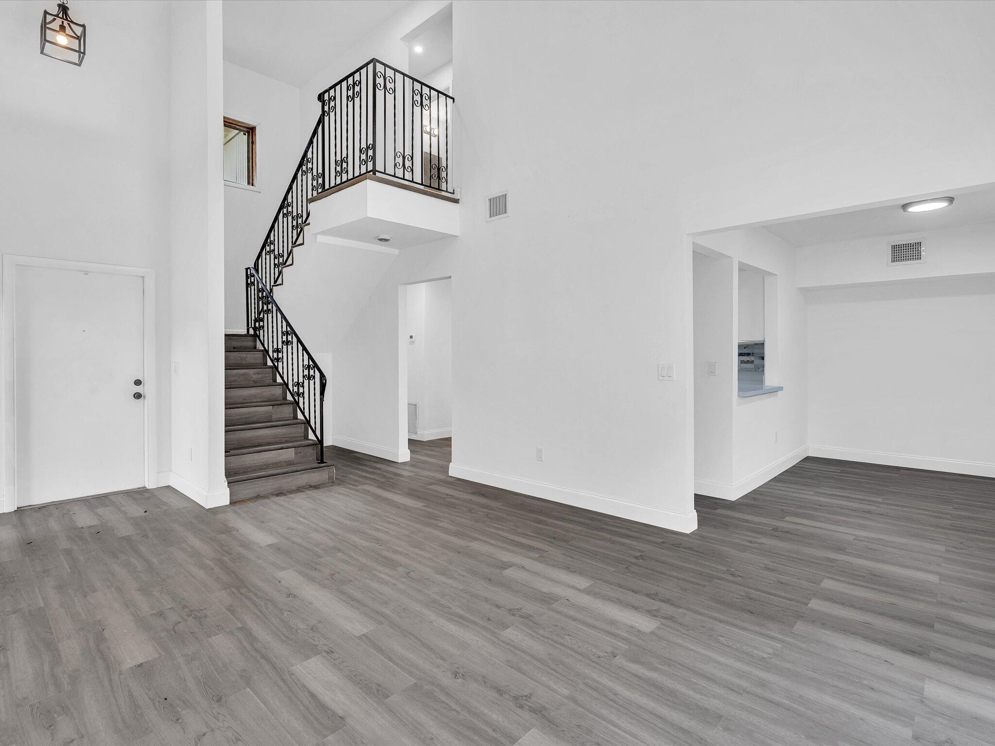 HOLLYWOOD GARDENS - Residential