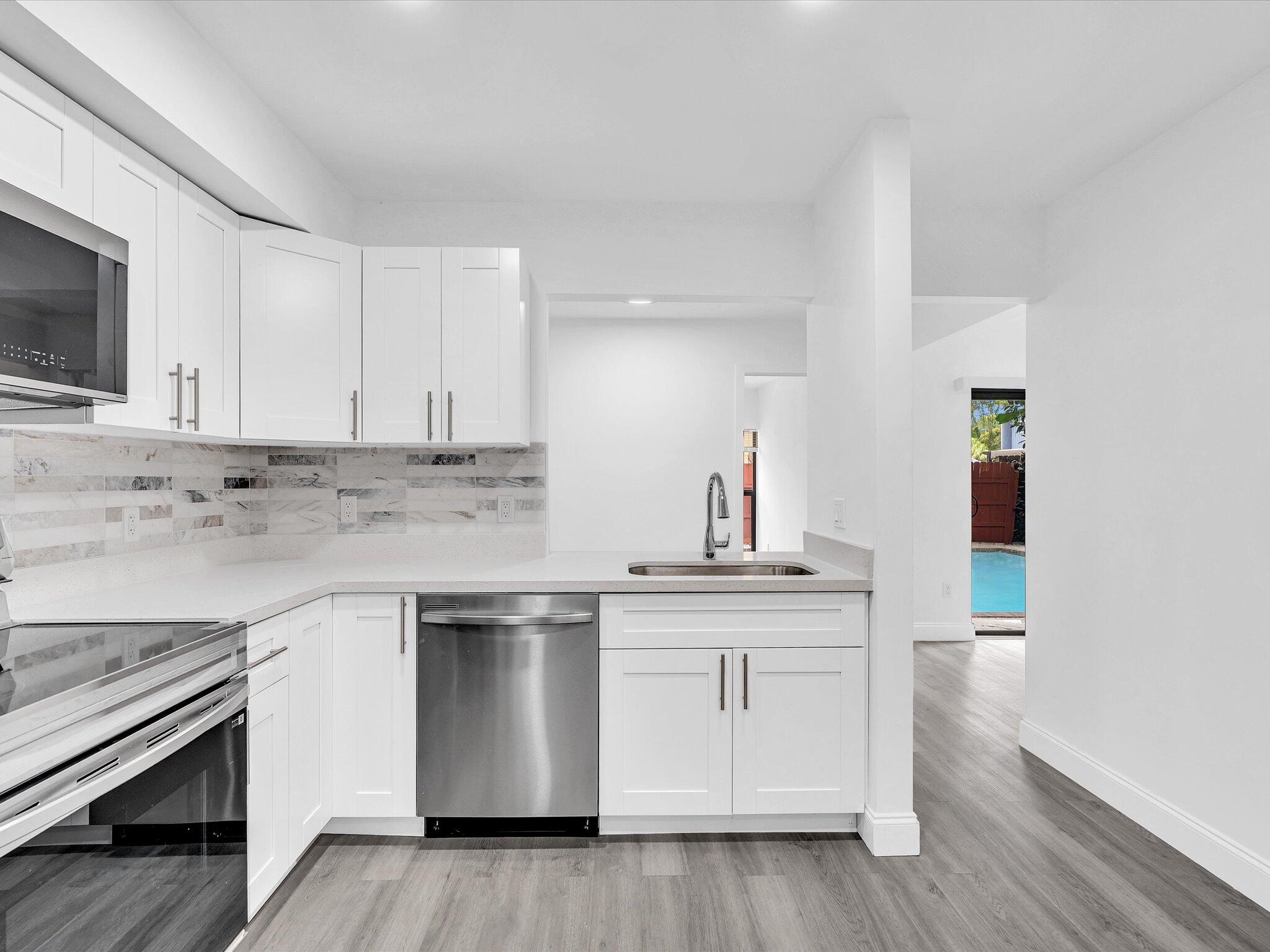 HOLLYWOOD GARDENS - Residential