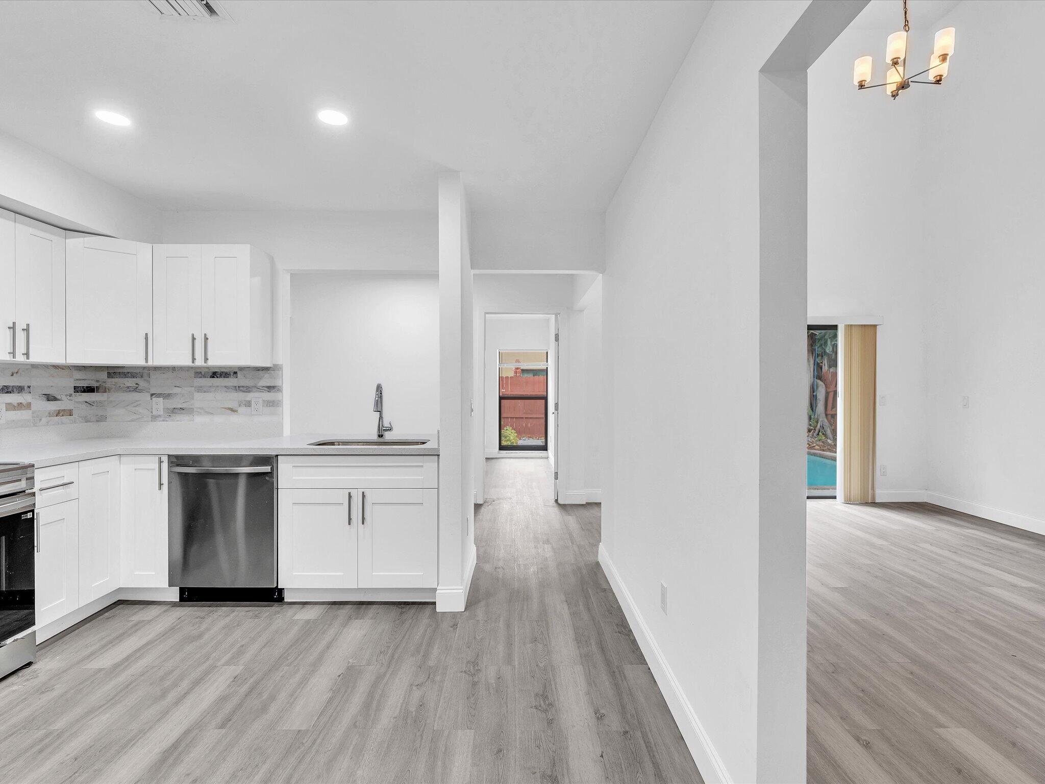 HOLLYWOOD GARDENS - Residential