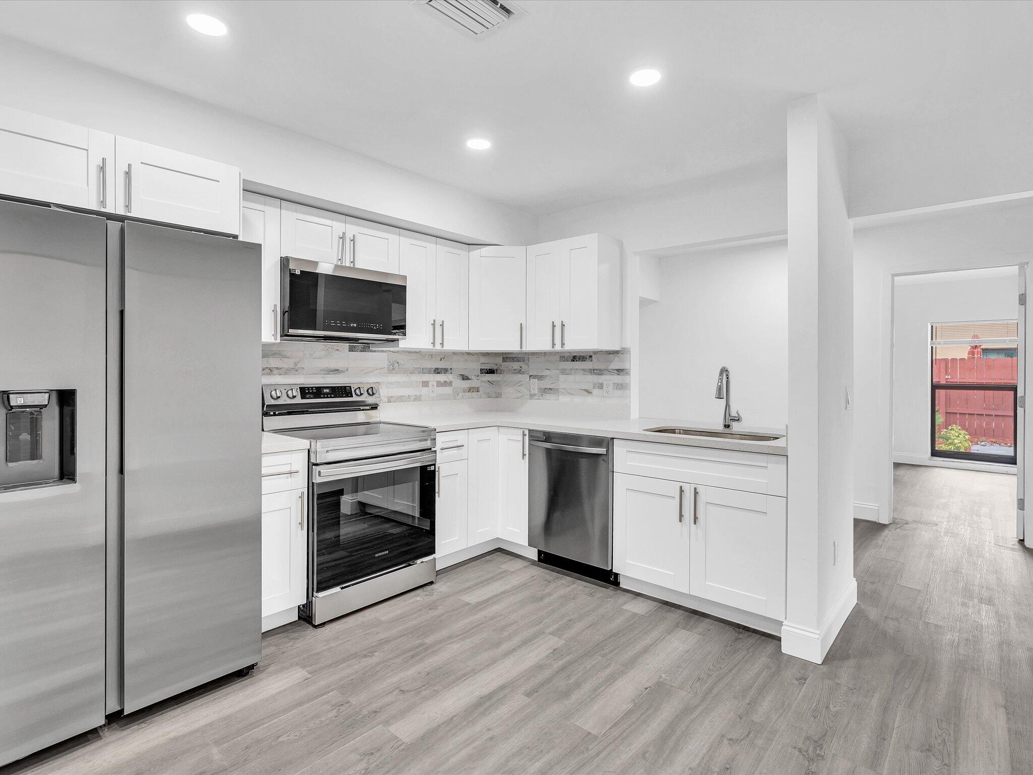 HOLLYWOOD GARDENS - Residential